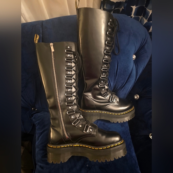 Dr. Martens 1B60 Britain XL leather knee-high platform boots. Size 7 - Picture 7 of 14